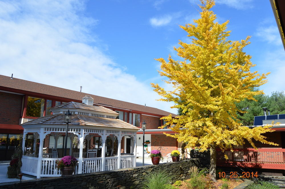 The Inn At Crumpin-Fox Bernardston Exterior photo